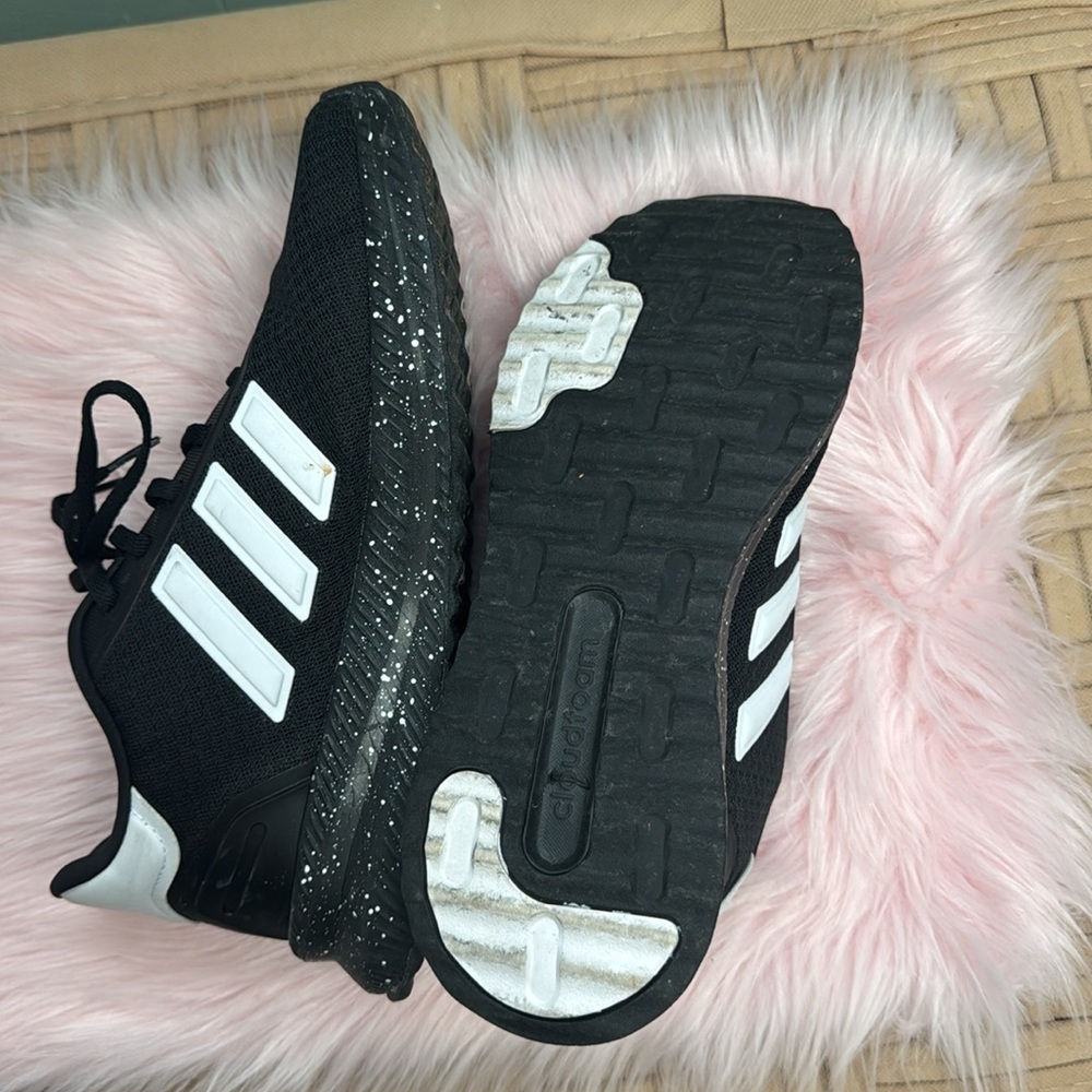 adidas Black and White mens  Shoes LIKE NEW - Picture 6 of 6